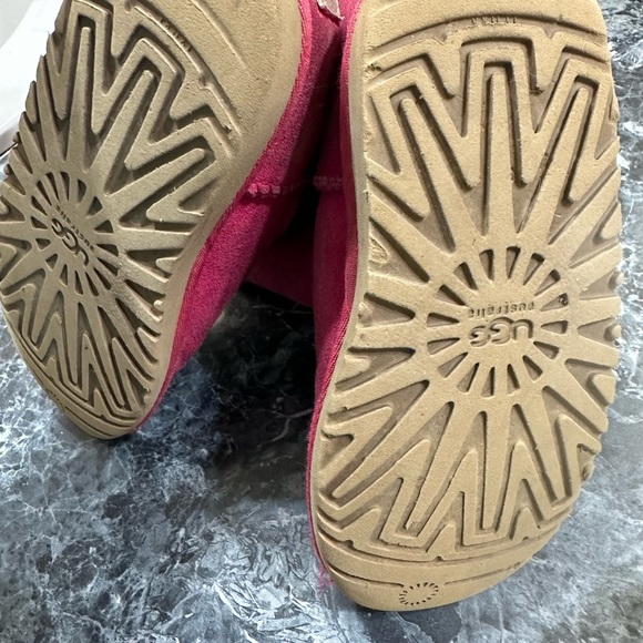 Ugg boots.   Size 12 little girls - Picture 3 of 5